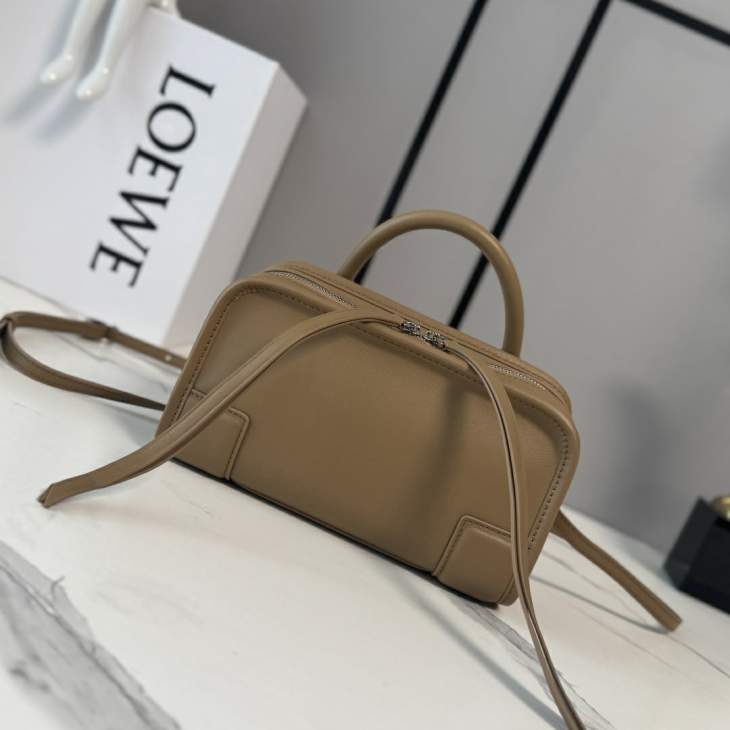 Picture of Loewe Handbags _SKUfw240688859fw
